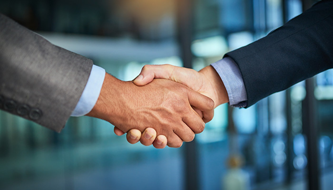 Handschlag zweier Männer (Bild: Adobe Stock)