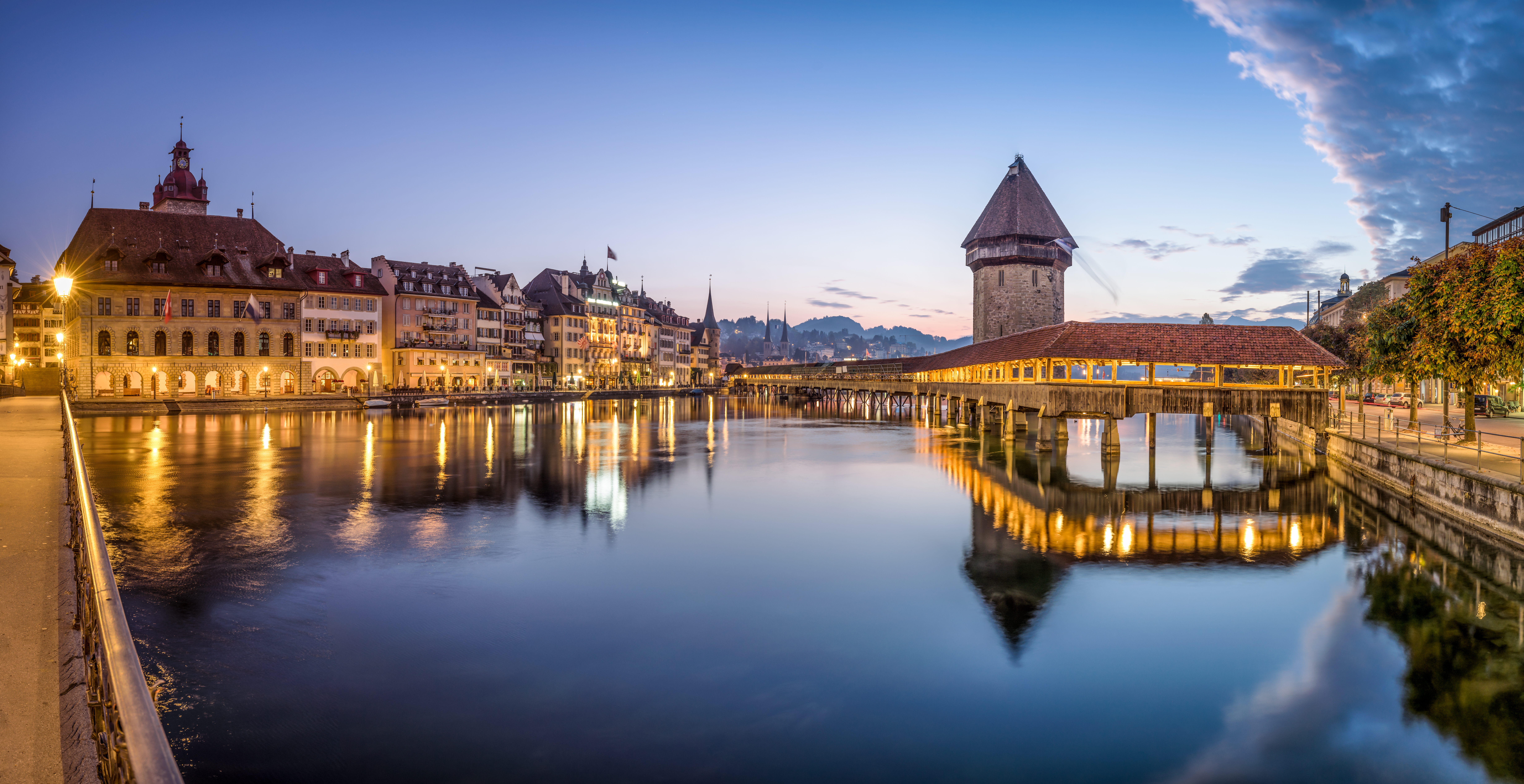 Kappellbrücke Lucerna di notte (c) AdobeStock_208248162_eyetronic